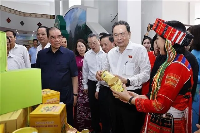 Tuyen Quang should promote revolutionary heroism in national construction, protection: Top legislator - Ảnh 1.