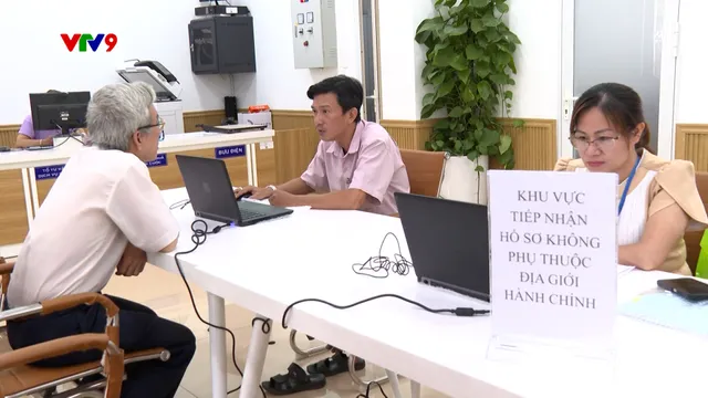 Đường dây nóng Alo V9 (18/8/2025): TP. Hồ Chí Minh mở rộng mô hình tiếp nhận hồ sơ "phi địa giới"