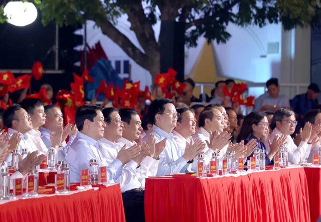 Special political-artistic programme Golden Opportunity spreads aspiration for prosperous Vietnam - Ảnh 1.