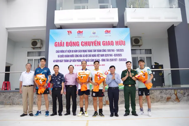 Sôi động giải bóng chuyền giao hữu các cơ quan chào mừng Quốc khánh 2/9- Ảnh 1.