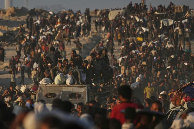 Ít nhất 64 người Palestine thiệt mạng khi Israel tấn công thành phố Gaza - Ảnh 1. Ít nhất 64 người Palestine thiệt mạng khi Israel tấn công thành phố Gaza - Ảnh 1.