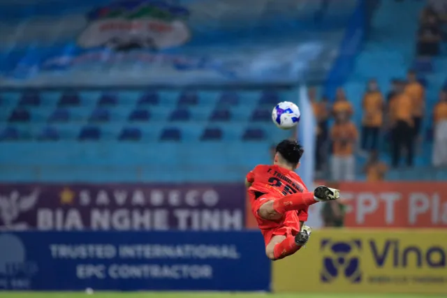 Vòng 2 V.League 2025-2026: Sàn diễn của những gương mặt trẻ- Ảnh 3. Vòng 2 V.League 2025-2026: Sàn diễn của những gương mặt trẻ- Ảnh 3.