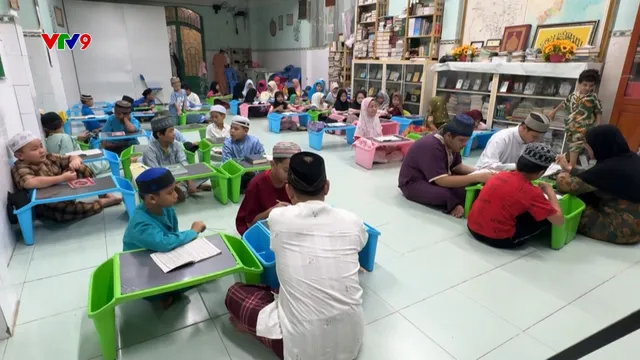 Hơn nửa thế kỷ gìn giữ tiếng Chăm Islam nơi phố thị