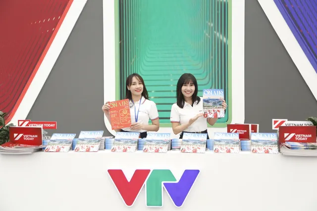 Gian trưng bày VTV tạo sức hút ngày khai mạc Triển lãm Thành tựu đất nước - Ảnh 12.