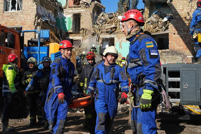 EU triệu tập Đại sứ Nga sau khi phái bộ ngoại giao bị hư hại sau vụ không kích ở Ukraine - Ảnh 2.
