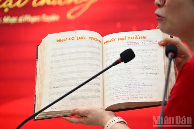 Handing over the “people’s song” to the “people’s newspaper”: Continuing the journey of spreading immortal values - Ảnh 1.