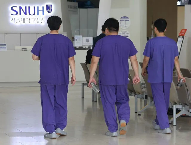 Hàn Quốc khắc phục khủng hoảng y tế khi bác sĩ thực tập trở lại bệnh viện - Ảnh 1.