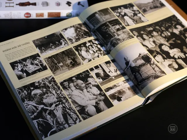 “Ho Chi Minh – Pictorial Biography” launched to mark the 80th anniversary of National Day - Ảnh 1.