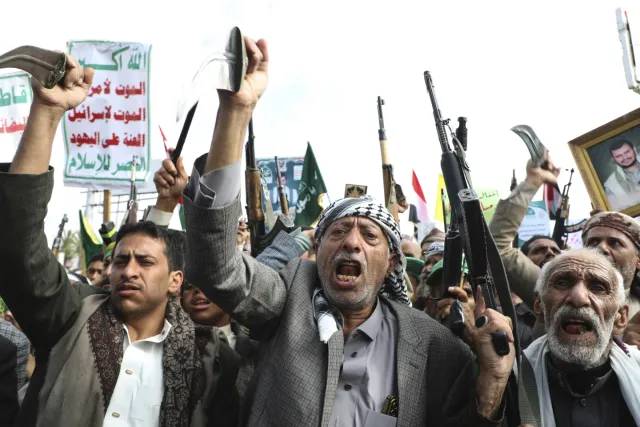 Israel không kích, Thủ tướng lực lượng Houthi thiệt mạng ở Sanaa- Ảnh 1. Israel không kích, Thủ tướng lực lượng Houthi thiệt mạng ở Sanaa- Ảnh 1.
