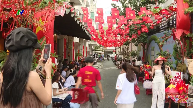 Cà phê yêu nước hút khách check-in