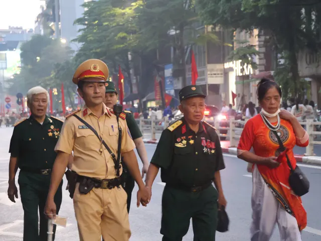 CẬP NHẬT: Hà Nội rộn ràng trước Lễ kỷ niệm, diễu binh, diễu hành 80 năm Quốc khánh 2/9 - Ảnh 4.