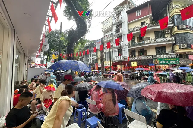 CẬP NHẬT: Hà Nội rộn ràng trước Lễ kỷ niệm, diễu binh, diễu hành 80 năm Quốc khánh 2/9 - Ảnh 4.