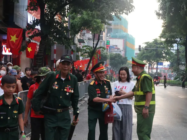 CẬP NHẬT: Hà Nội rộn ràng trước Lễ kỷ niệm, diễu binh, diễu hành 80 năm Quốc khánh 2/9 - Ảnh 3.