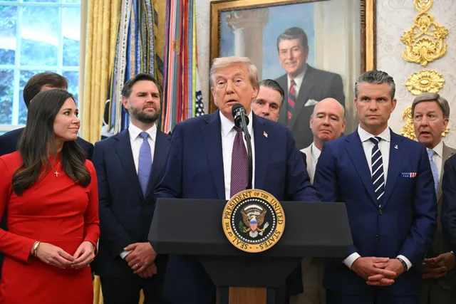 Tổng thống Trump: 11 người thiệt mạng trong vụ tấn công tàu chở ma túy từ Venezuela  - Ảnh 1.