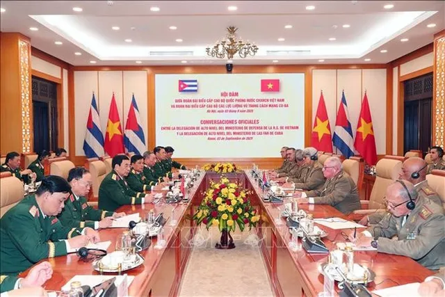 Vietnamese Minister of National Defence holds talks with Cuban counterpart - Ảnh 2.