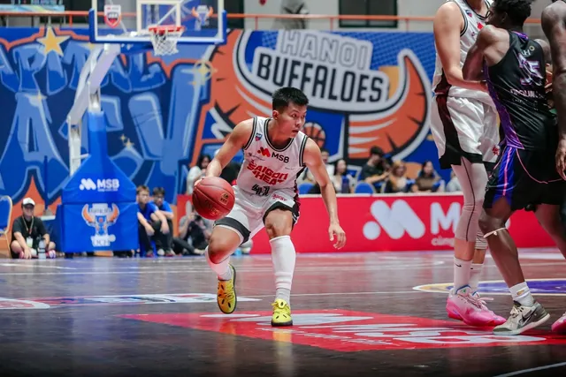 VBA Playoffs 2025: Hanoi Buffaloes nhọc nhằn vượt qua Saigon Heat- Ảnh 1.