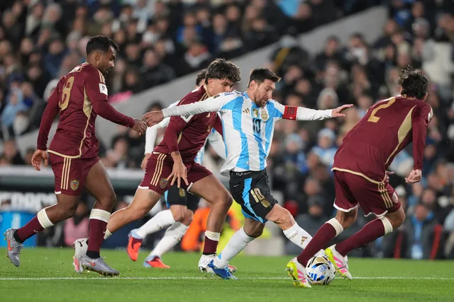 Messi lập cú đúp đầy cảm xúc trong chiến thắng của ĐT Argentina- Ảnh 1.