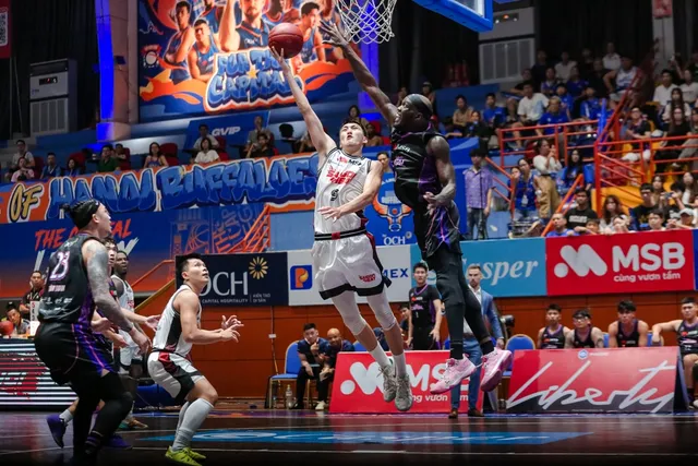 VBA Playoffs 2025: Hanoi Buffaloes nhọc nhằn vượt qua Saigon Heat- Ảnh 3.