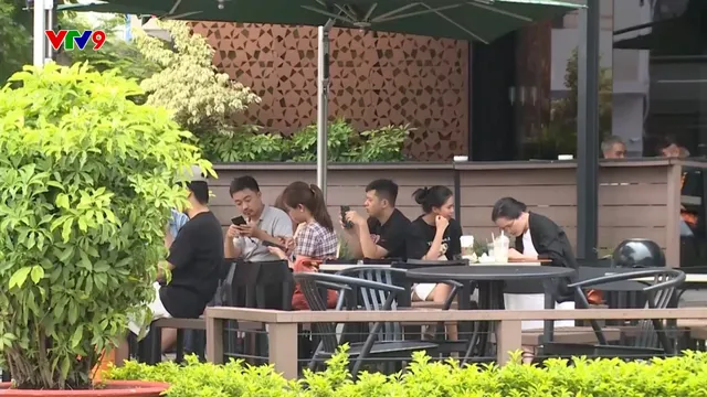 Người tiêu dùng ngày càng tiết kiệm khi đi cà phê