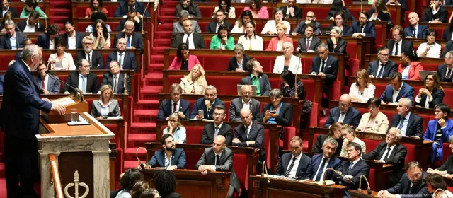 Thủ tướng Pháp Francois Bayrou bị phế truất sau cuộc bỏ phiếu tín nhiệm - Ảnh 1.