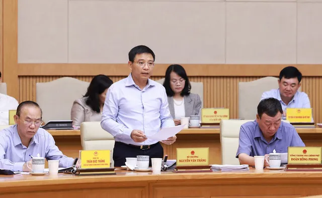 PM urges efforts to fully achieve set socio-economic development goals - Ảnh 1.