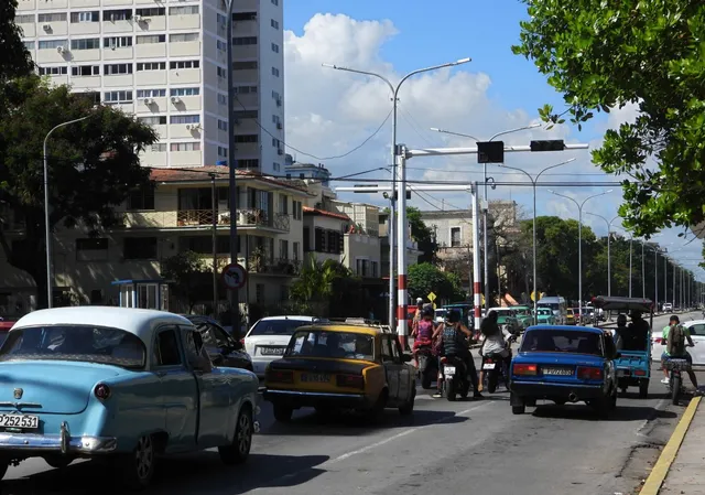 Cuba rơi vào cảnh mất điện toàn quốc do lưới điện sụp đổ- Ảnh 1.