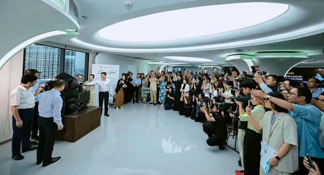 Fifth Satoshi Statue unveiled in Vietnam - Ảnh 3.