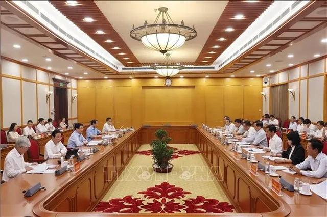 Politburo discusses preparations for Cao Bang, Hue Party Congresses - Ảnh 1.