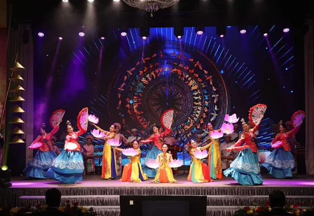 Party chief attends inauguration of Vietnam’s Consulate General in Busan - Ảnh 2.