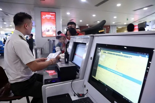 Vietnam grants visa-free entry to high-profile foreigners - Ảnh 1.