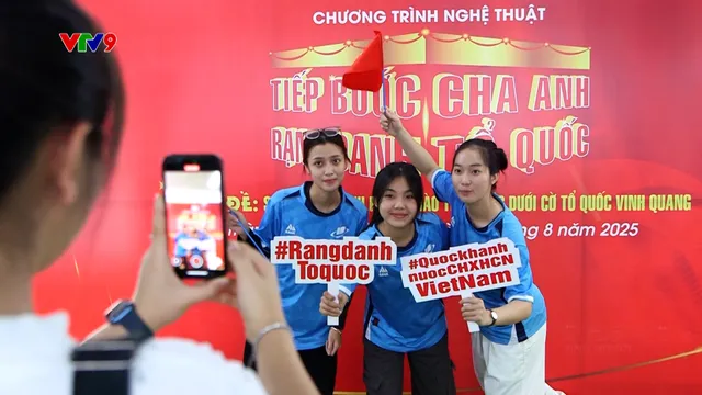 Thành phố ấm áp tình người - Số 104/2025: Sinh viên Thành phố sẵn sàng tiếp bước cha anh