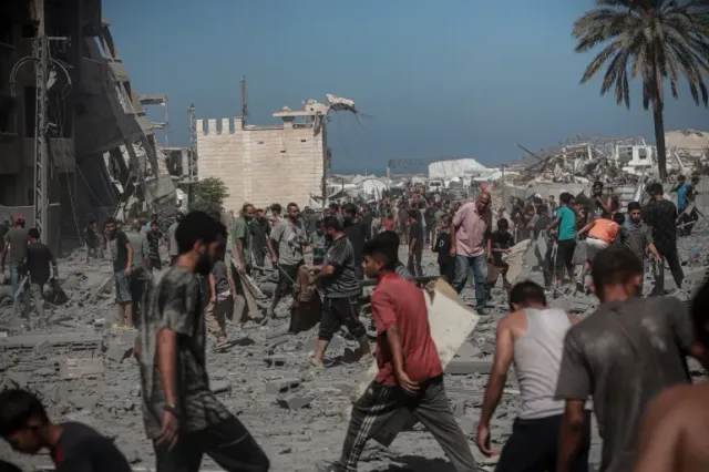 Israel không kích dồn dập thành phố Gaza, "san phẳng" ít nhất 16 tòa nhà cao tầng- Ảnh 1. Israel không kích dồn dập thành phố Gaza, "san phẳng" ít nhất 16 tòa nhà cao tầng- Ảnh 1.
