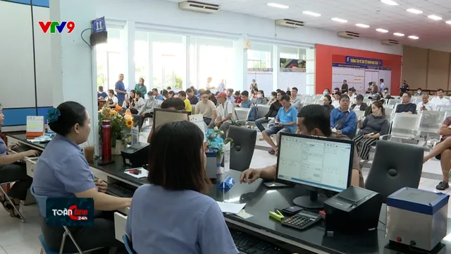 Ngày đầu bán vé tàu Tết
