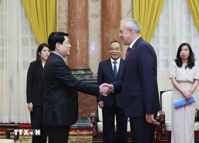 State President receives Chairman of Belarusian House of Representatives - Ảnh 1.