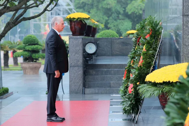 Top Cuban leader pays tribute to President Ho Chi Minh - Ảnh 1.
