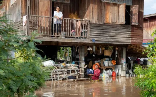 Khủng hoảng lũ lụt lan rộng tại Thái Lan, nhiều hồ chứa vượt ngưỡng an toàn- Ảnh 1. Khủng hoảng lũ lụt lan rộng tại Thái Lan, nhiều hồ chứa vượt ngưỡng an toàn- Ảnh 1.