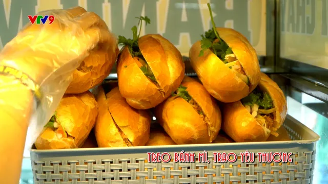 Thành phố ấm áp tình người - Số 115/2025: Treo bánh mì, trao yêu thương