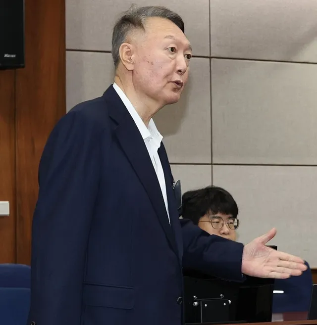 Cựu Tổng thống Hàn Quốc Yoon Suk Yeol hầu tòa với mái tóc bạc trắng- Ảnh 1. Cựu Tổng thống Hàn Quốc Yoon Suk Yeol hầu tòa với mái tóc bạc trắng- Ảnh 1.