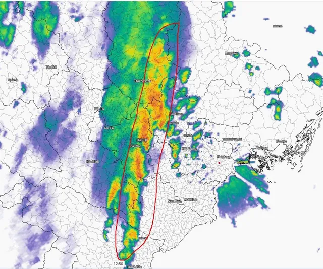 CẬP NHẬT: Mưa lũ sau bão số 10 gây nhiều thiệt hại, Quốc lộ 1A bị chia cắt - Ảnh 1.