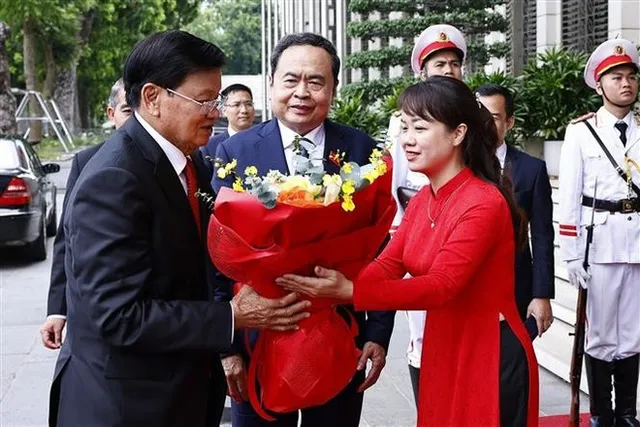 Vietnamese NA pledges to stand side by side with Lao courterpart - Ảnh 1.