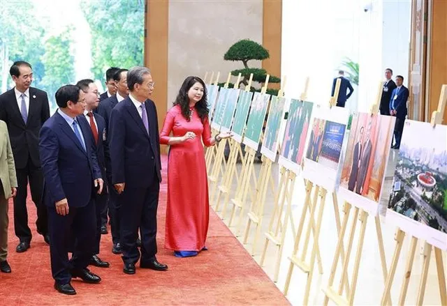 Developing ties with China is a strategic, natural choice: PM - Ảnh 1.