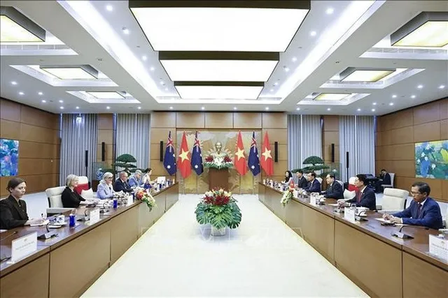 NA Chairman meets with visiting Australian Governor-General - Ảnh 1.