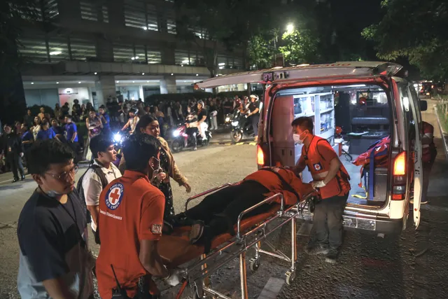 Động đất ở Philippines: 69 người chết, người bị thương quá tải tại các bệnh viện - Ảnh 4.