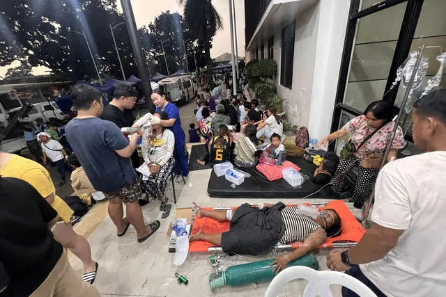 Động đất ở Philippines: 69 người chết, người bị thương quá tải tại các bệnh viện - Ảnh 1.