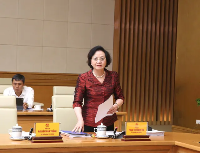Government reviews delegation of power report before Politburo submission - Ảnh 1.