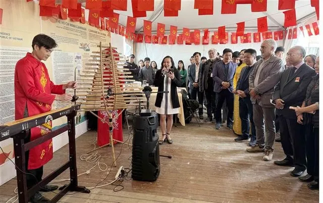 Nhan dan newspaper celebrates solidarity, progress at French festival - Ảnh 1.