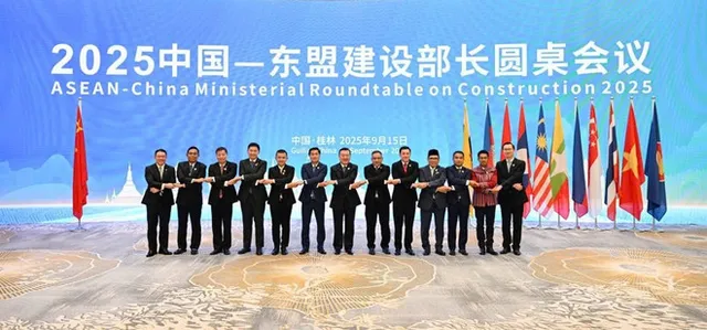 Vietnam proposes cooperation priorities at China-ASEAN Ministerial Roundtable - Ảnh 1.