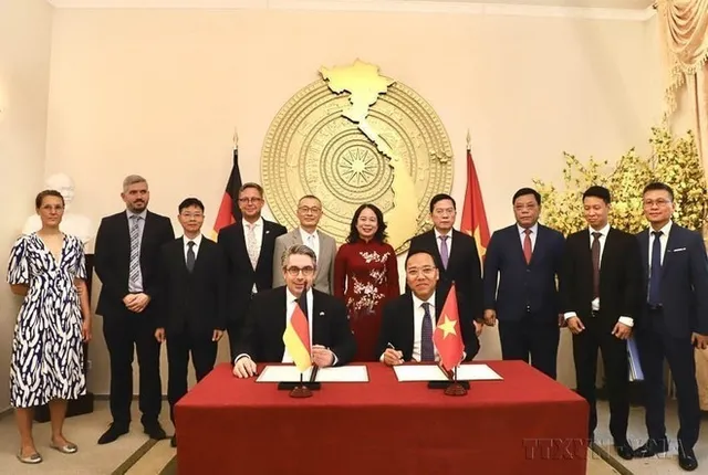 Viet Nam–Germany: 50 years of substantive cooperation - Ảnh 1.