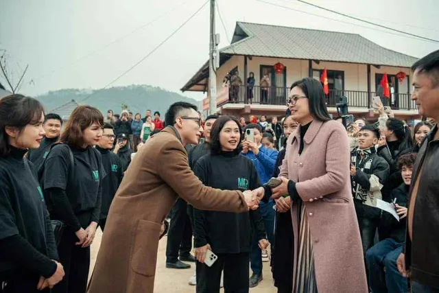 Cùng Quỹ Tấm lòng Việt, M-TP Entertainment tham gia hỗ trợ bà con vượt qua khó khăn sau bão lũ- Ảnh 1. Cùng Quỹ Tấm lòng Việt, M-TP Entertainment tham gia hỗ trợ bà con vượt qua khó khăn sau bão lũ- Ảnh 1.