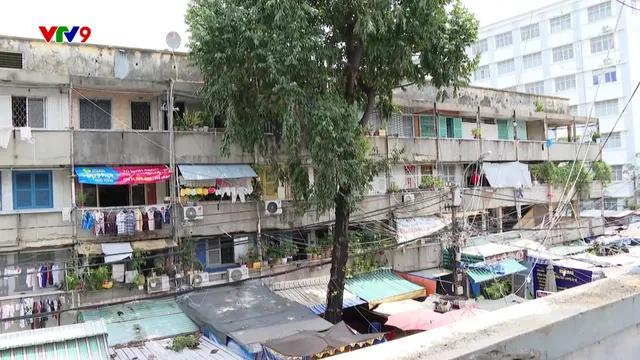Người dân sống bất an trong chung cư cũ